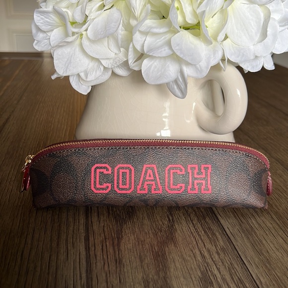 COACH ✏️✏️✏️CASE - Picture 4 of 9